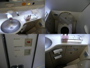 飛行機内トイレ