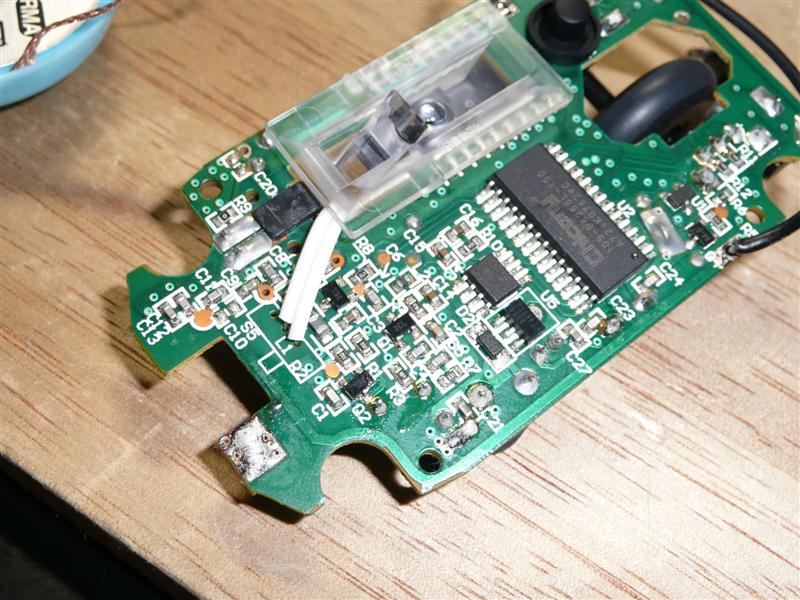 外したスイッチの部分に水銀スイッチを取り付ける