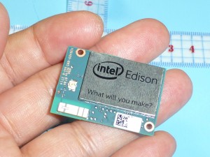 Atom搭載の超小型コンピュータ「Edison」
